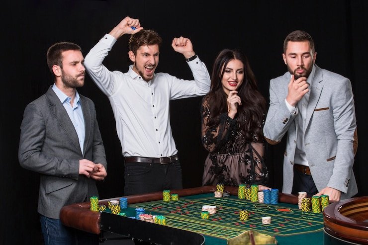 Antarmuka pemain: tombol keputusan dan countdown Antarmuka pemain Casino Hold'em menampilkan tombol lipat/panggil dan timer keputusan
